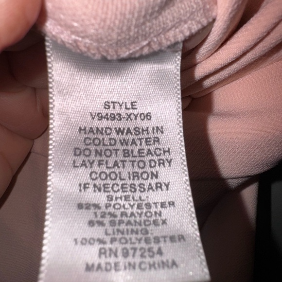 Forever 21 Women’s NWT Elegant Pink Jumpsuit Size Small Deep V Neck - Picture 7 of 7